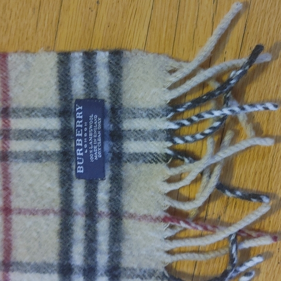 Authentic BURBERRY. LONDON SCARF - Picture 2 of 2